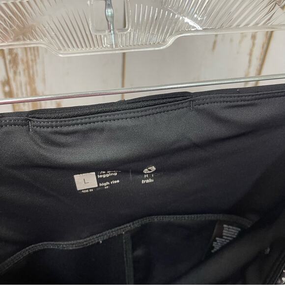 Xersion, Mesh Capris. Size Large. In excellent condition! - Picture 5 of 6